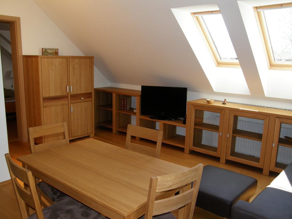 Apartments Vrdjan ツェルクニツァ 部屋 写真